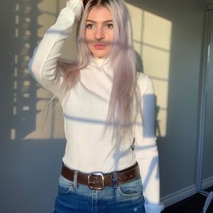 Long sleeved white top